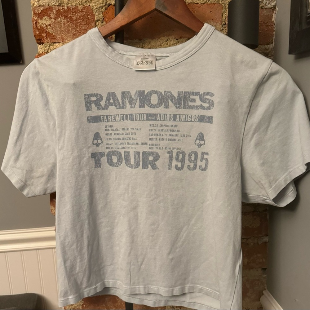Ramones Cropped Gray Graphic Tshirt Size Large